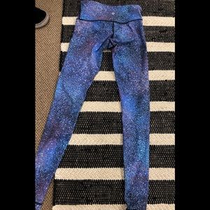 Lululemon leggings. Never worn. Not flaws